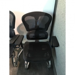 Contemporary mesh guest chair