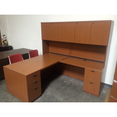 Groupe Lacasse desk with hutch