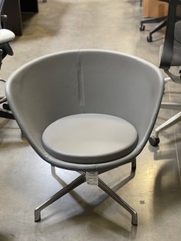 Keilhauer Juxta low back chair with swivel base